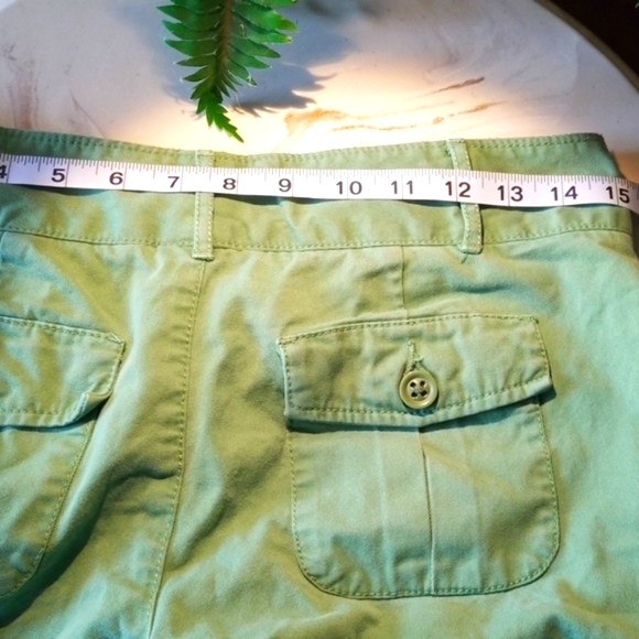 Old Navy Green Burmuda shorts - Picture 4 of 8